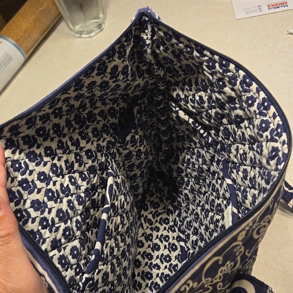 Navy zip Tote Twirly Bird Totebag Vera Bradley gently used - Picture 8 of 14